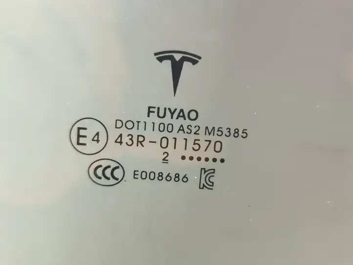 Tesla Model 3 (2017 - 2023) 151380400B Стекло задней двери — фото 3