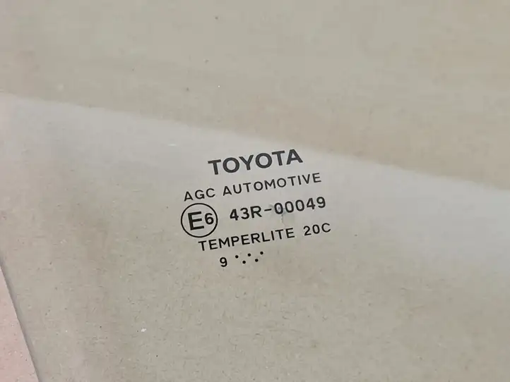 Toyota Corolla E210 E21 (2018 - ) 43R00049 Стекло передней двери — фото 2