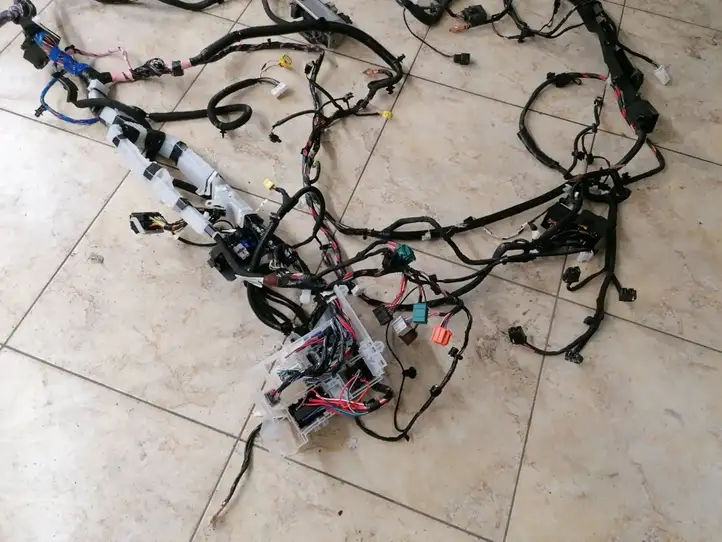 Tesla Model X (2015 - 2021) 2072429-83-A Прочая электропроводка — фото 2