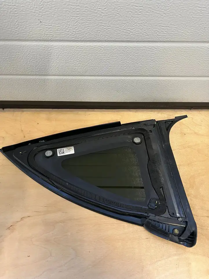 Tesla Model Y (2019 - 2024) 160080800C Заднее боковое стекло — фото 7