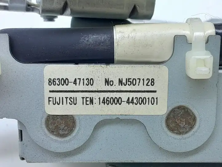 Toyota Prius (XW30) (2009 - 2015) 8630047130 Усилитель антенны — фото 3