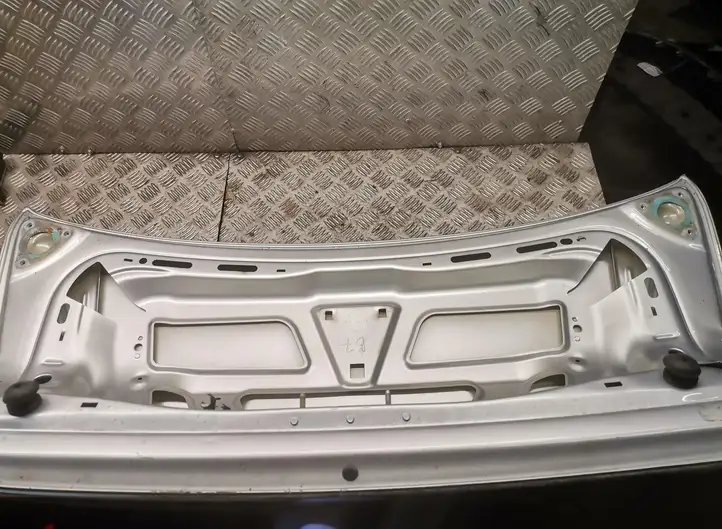 Volkswagen PASSAT B7 (2011 - 2014) Крышка багажника — фото 2