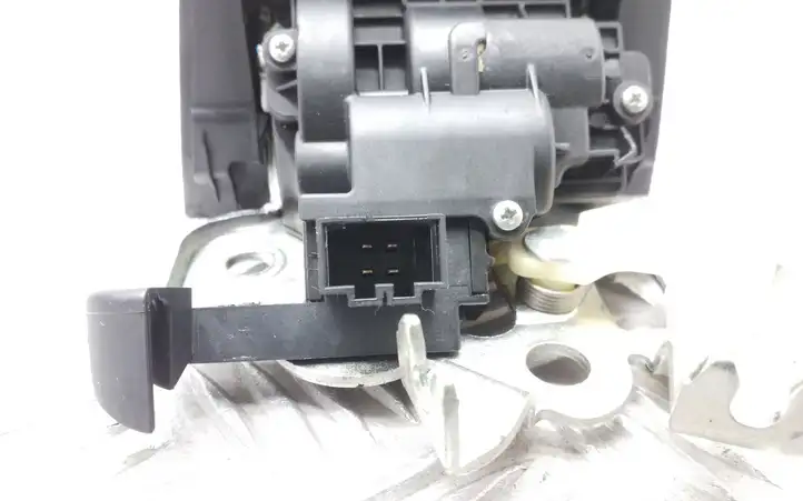 Audi Q3 8U (2011 - 2014) 8U0827520 Замок крышки багажника — фото 3