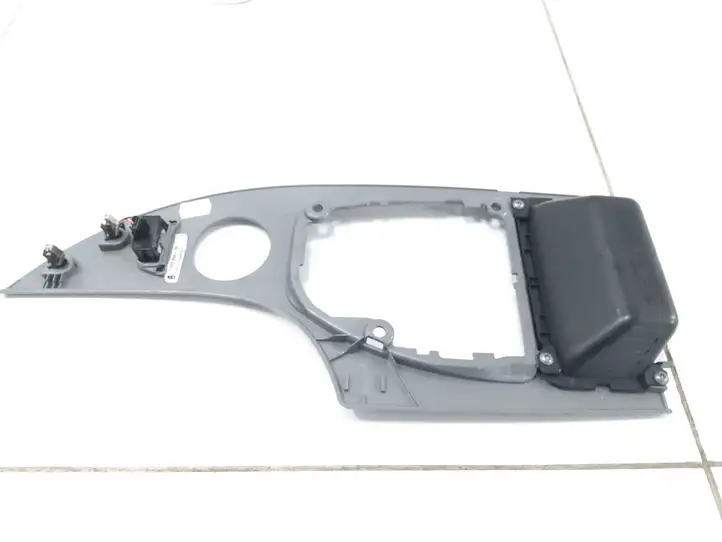 BMW 5 E60 E61 (2004 - 2010) 51166974703 Другая деталь консоли (туннеля) — фото 2
