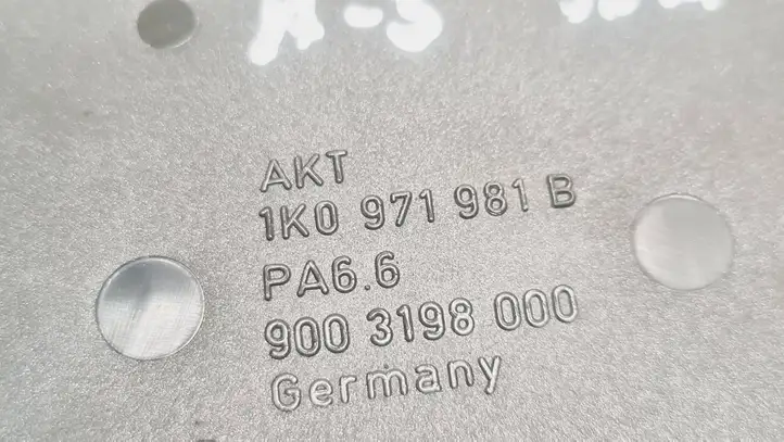 Audi A3/S3 8P (2004 - 2008) 1K0971981B Прочие детали салона — фото 3