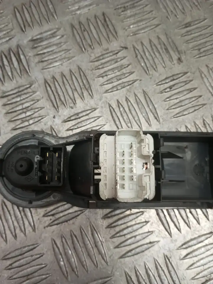 Renault Modus (2004 - 2007) E2898201 Кнопка стеклоподъемников — фото 4