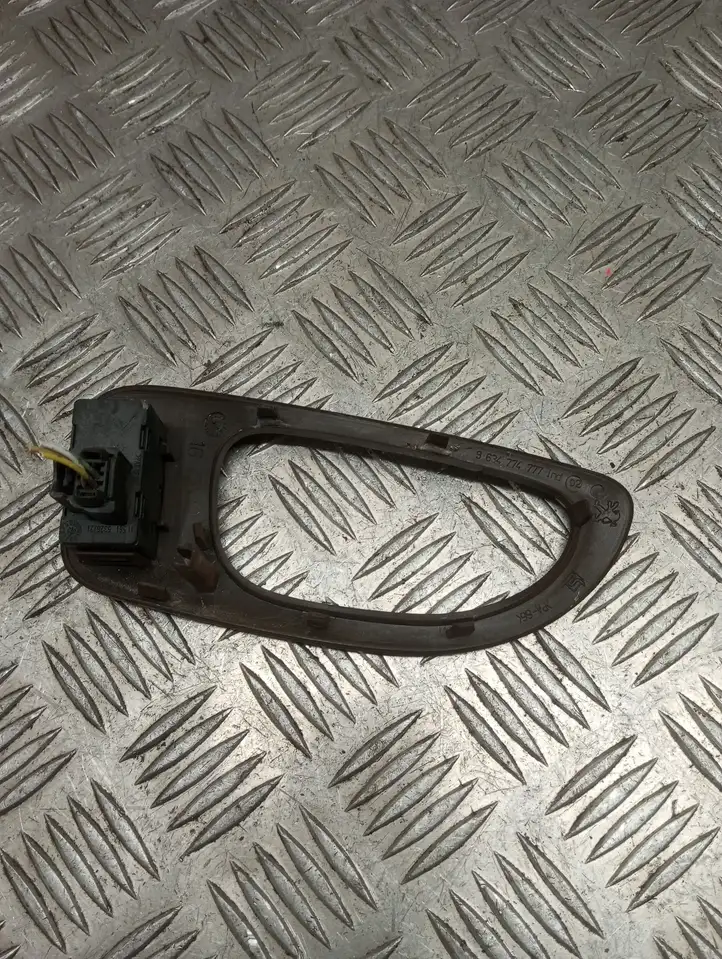 Peugeot 307 CC (2001 - 2005) 96360166XT Блок кнопок стеклоподъемников — фото 3
