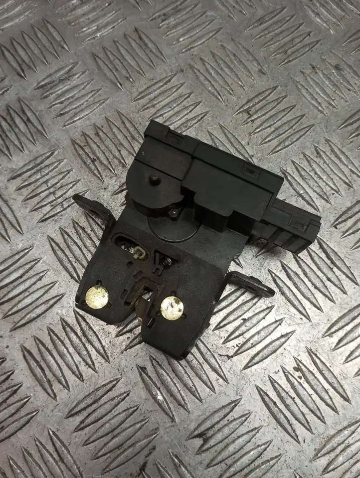 Renault Laguna II (2001 - 2005) 8200000897B Замок крышки багажника — фото 2