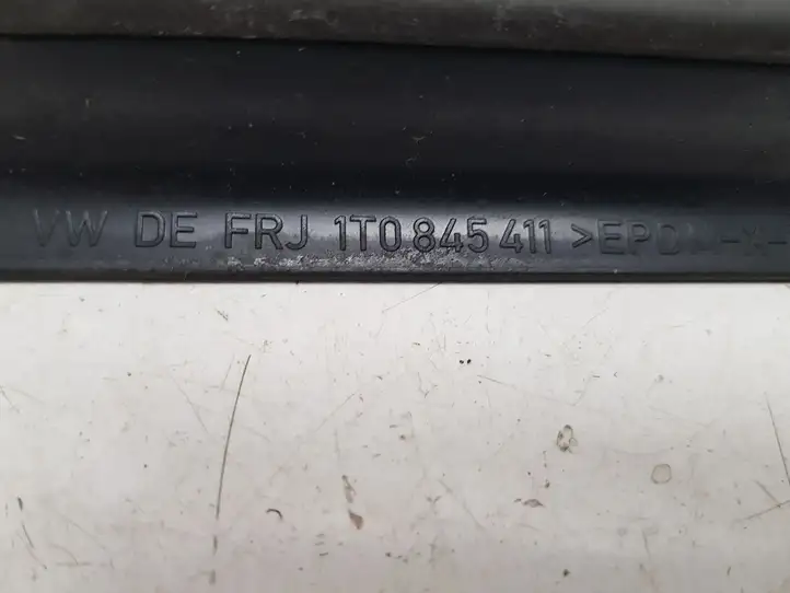 Volkswagen Touran I (2003 - 2010) 1T0845411 Треугольное стекло кузова — фото 3