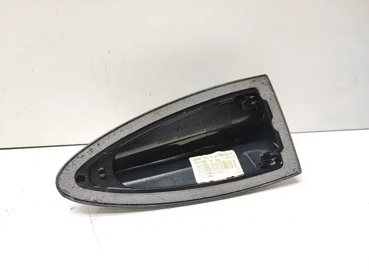 BMW 1 E82 E88 (2007 - 2014) 6942240 Крышка GPS-антенны — фото 2
