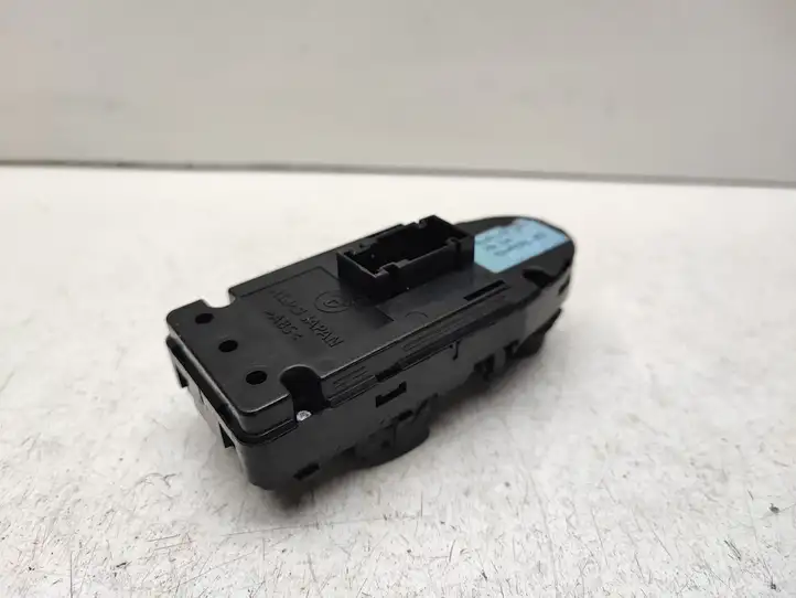 BMW 1 E82 E88 (2007 - 2014) 9167157 Кнопка стеклоподъемников — фото 2