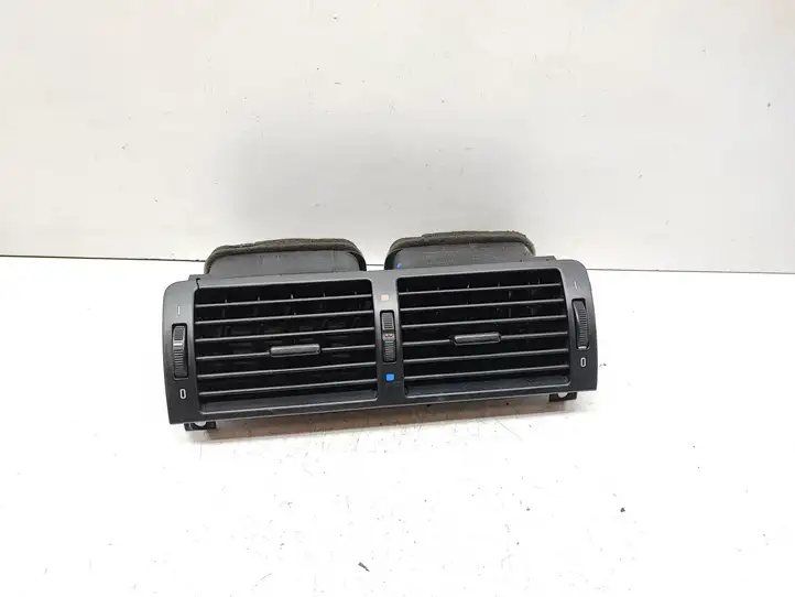 BMW 3 E46 (1998 - 2005) 8361895 Центральный воздушный дефлектор — фото 1