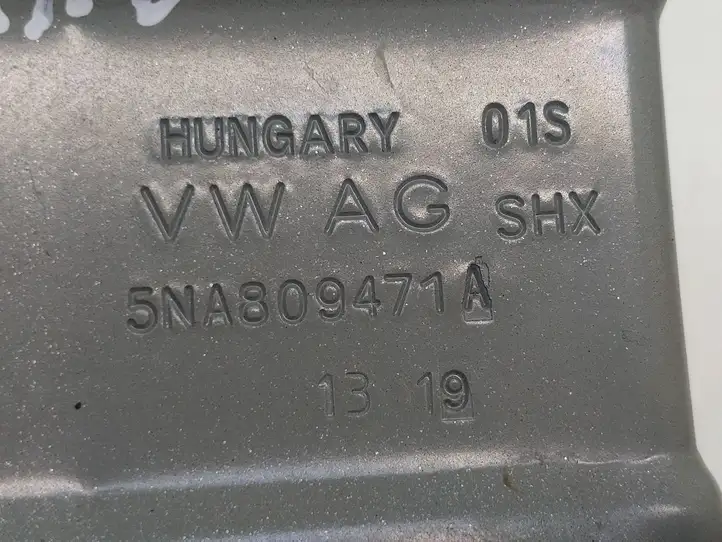 Volkswagen Tiguan (2016 - 2020) 5NA809471A Крепление крыла — фото 4