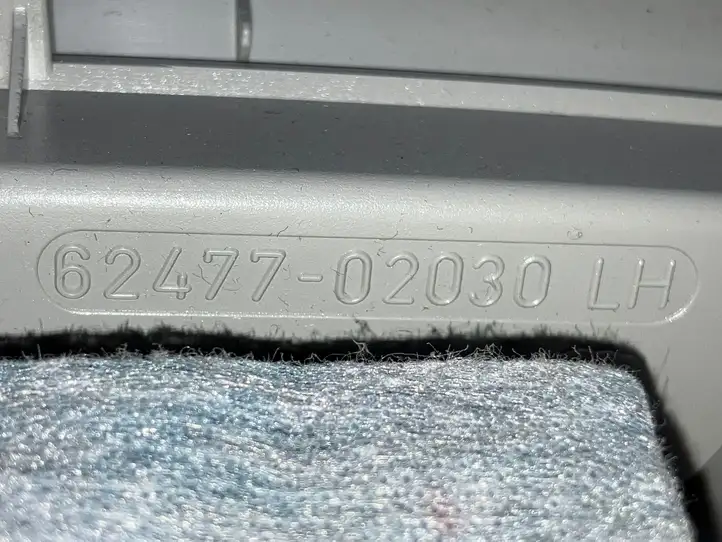 Toyota Auris E180 (2012 - 2018) 6247702030 Держатель шторки — фото 9