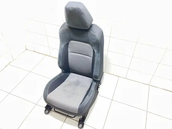Toyota Auris E180 (2012 - 2018) 20685165 Переднее сиденье пассажира — фото 1