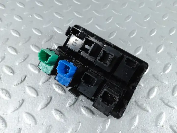 Subaru Outback (BS) (2014 - 2019) 83472AL000VH Блок кнопок на панели — фото 4