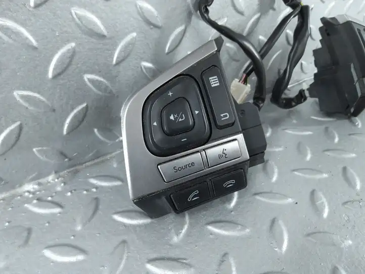 Subaru Outback (BS) (2014 - 2019) 83154AL100 Кнопки на рулевом колесе — фото 4