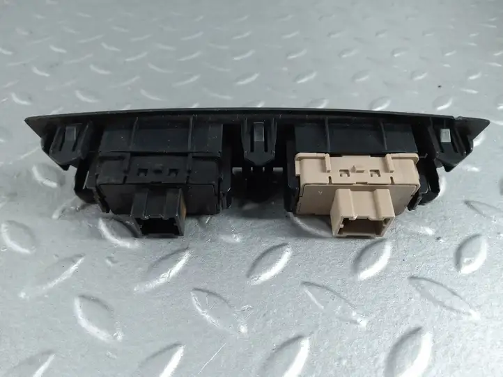 Subaru Outback (BS) (2014 - 2019) 299137201 Включатель обогрева — фото 3