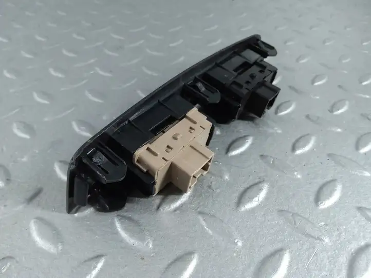 Subaru Outback (BS) (2014 - 2019) 299137201 Включатель обогрева — фото 4