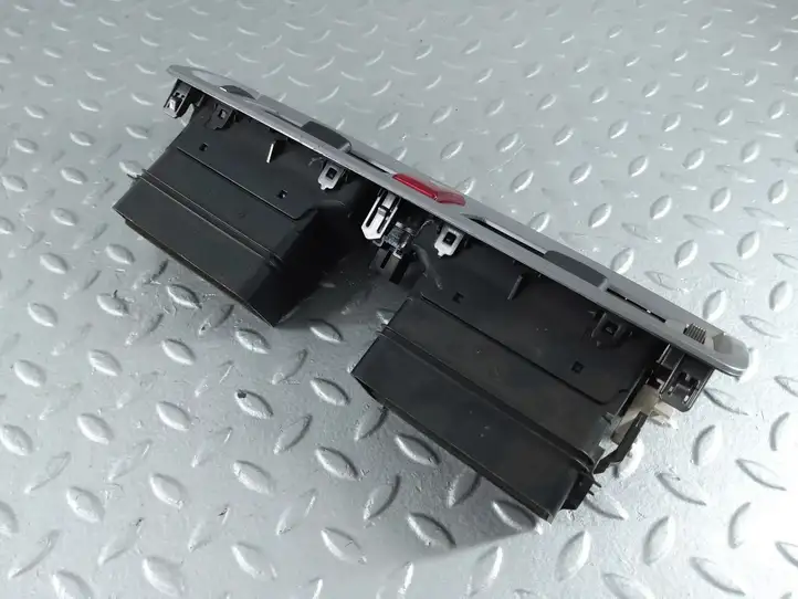Subaru Outback (BS) (2014 - 2019) 66110AL00A Центральный воздушный дефлектор — фото 3