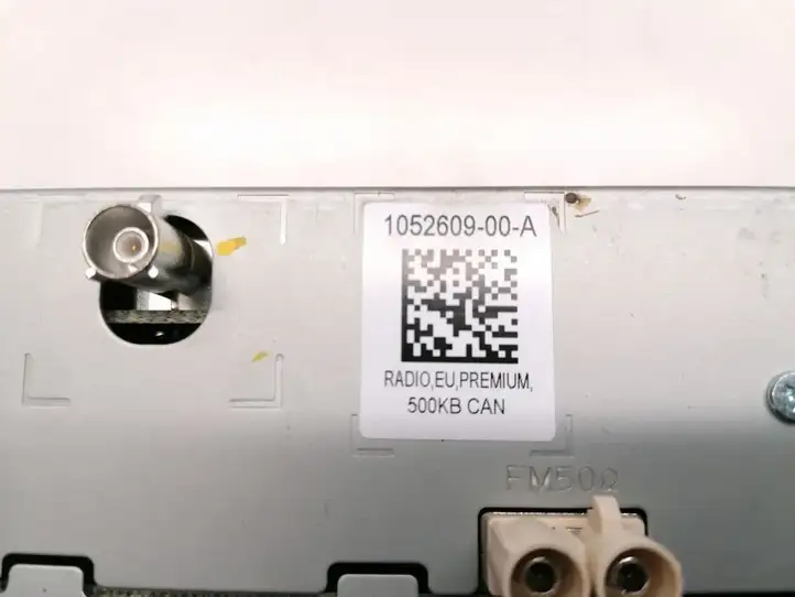 Tesla Model X (2015 - 2021) 1052609-00-A Магнитола / мультимедийная система — фото 4