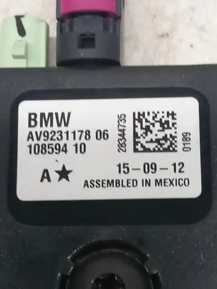 BMW 3 F30 F35 F31 (2012 - 2018) 9231178 Усилитель антенны — фото 3