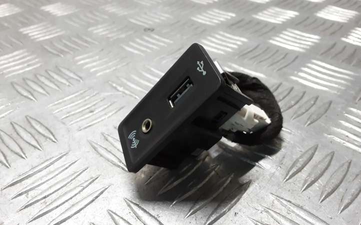 5G0035222C Volkswagen Golf VII USB jungtis