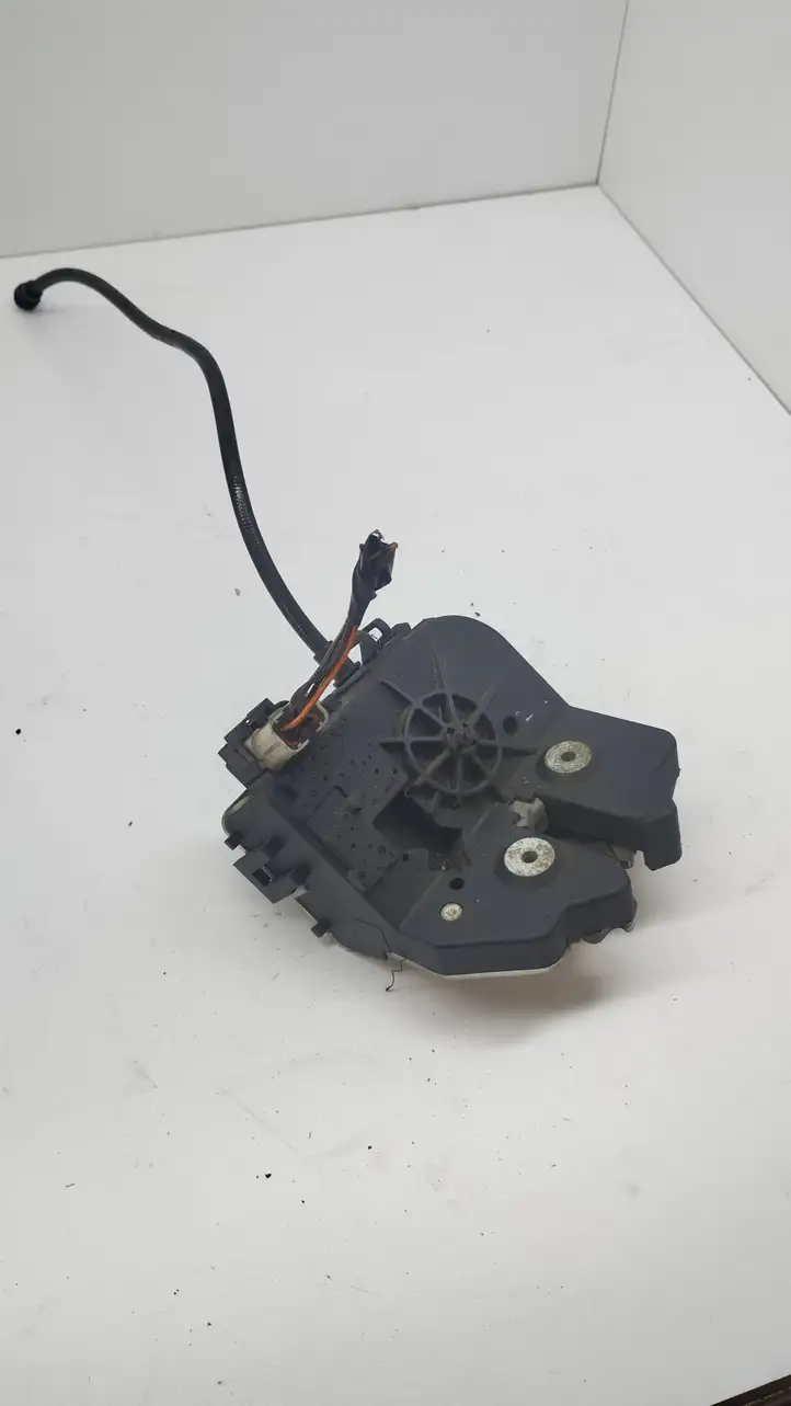 Ford Mondeo Mk III (2000 - 2007)  N43102 Замок задней крышки