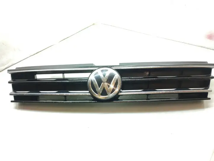Volkswagen Tiguan (2016 - 2020) 5NA853653A Верхняя решетка радиатора — фото 1