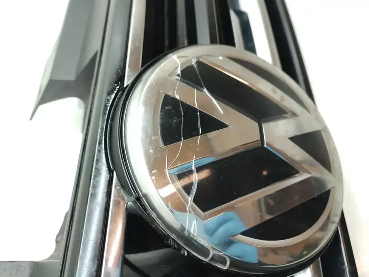 Volkswagen Tiguan (2016 - 2020) 5NA853653A Верхняя решетка радиатора — фото 2