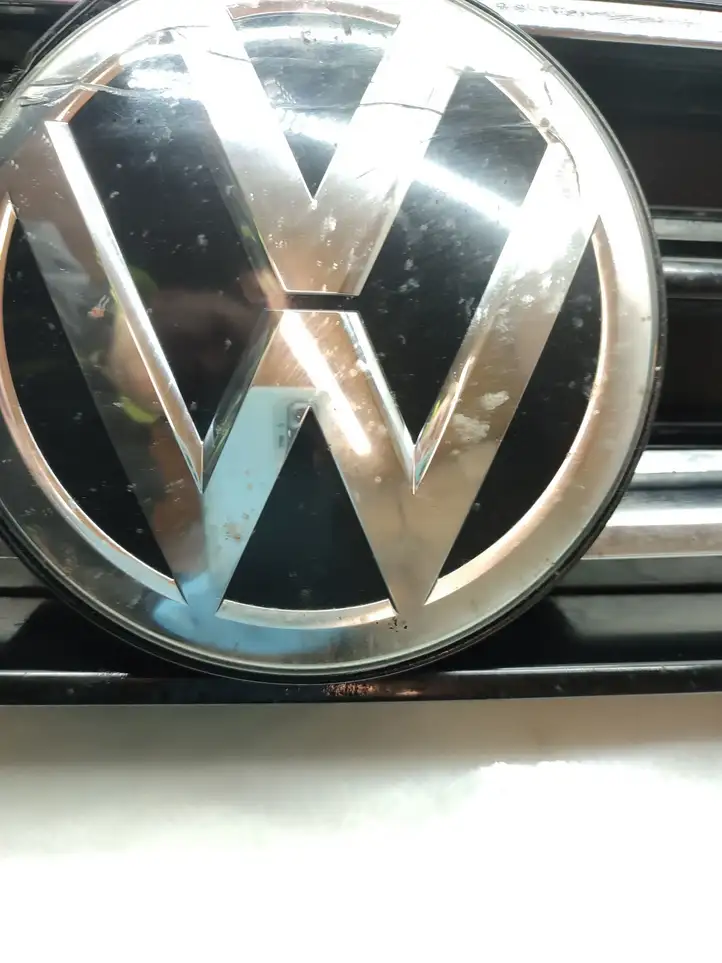 Volkswagen Tiguan (2016 - 2020) 5NA853653A Верхняя решетка радиатора — фото 4
