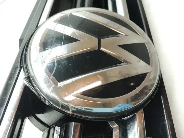 Volkswagen Tiguan (2016 - 2020) 5NA853653A Верхняя решетка радиатора — фото 8