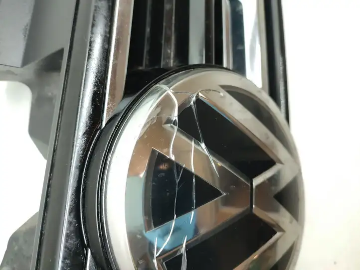 Volkswagen Tiguan (2016 - 2020) 5NA853653A Верхняя решетка радиатора — фото 14