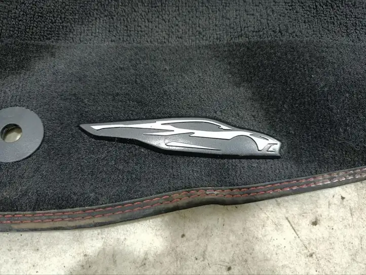 Chevrolet Corvette C8 (2020 - ) 84665077 Комплект автомобильных ковриков — фото 5