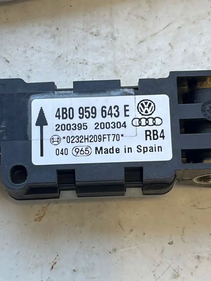 Volkswagen Touareg I (2002 - 2010) 4B0959643E Датчик удара SRS — фото 4