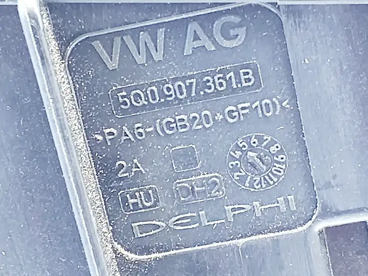 Skoda Octavia Mk3 (5E) (2013 - 2019) 5Q0907361B Блок предохранителей (комплект) — фото 6