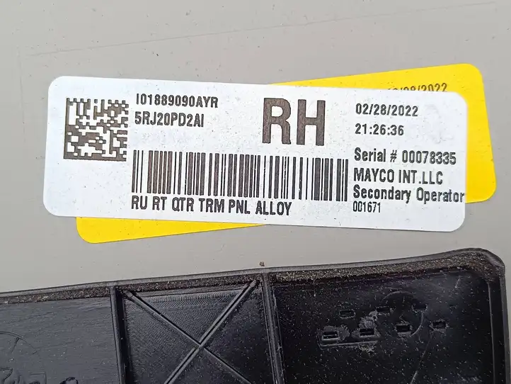Chrysler Pacifica (2016 - ) 5RJ20PD2AL Задняя боковая обшивка салона — фото 3