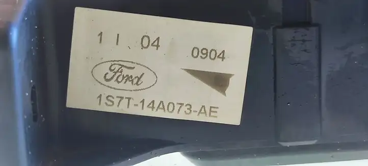 Ford Mondeo Mk III (2000 - 2007) 1S7T14073AE Блок предохранителей — фото 3