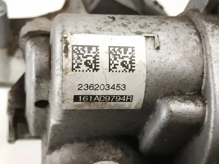 Mercedes-Benz A W176 (2012 - 2018) Охладитель клапана EGR — фото 11