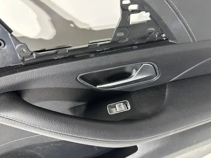Mercedes-Benz GLE W167 (2019 - ) A1677276000 Обшивка передней двери — фото 13