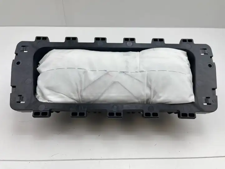BMW 5 G60 (2023 - ) 6943914 Подушка безопасности пассажира — фото 1