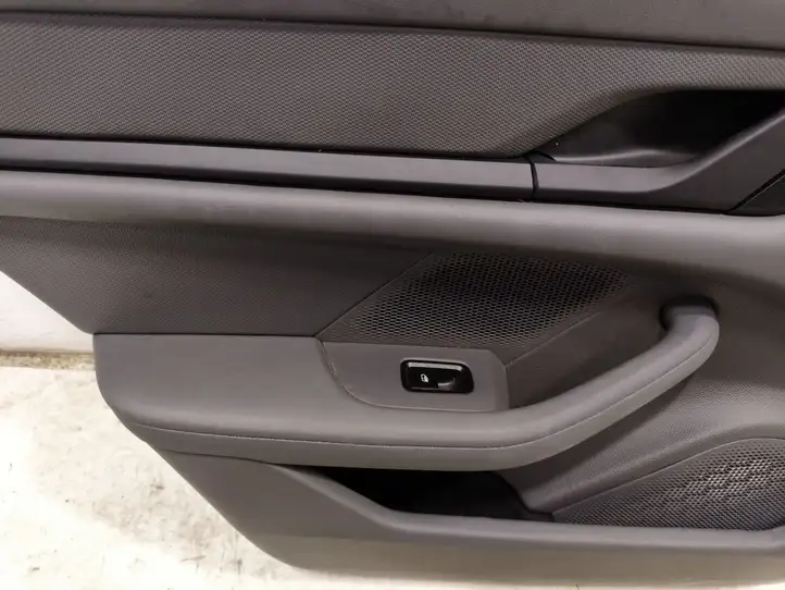 Porsche Taycan 9J1 (2019 - ) 9J1864603 Обшивка задней двери — фото 5