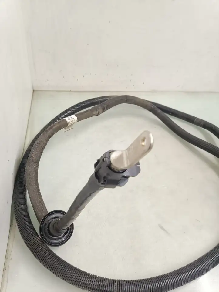 Opel Astra K (2015 - 2020) 39022710 Плюсовой провод аккумулятора — фото 3