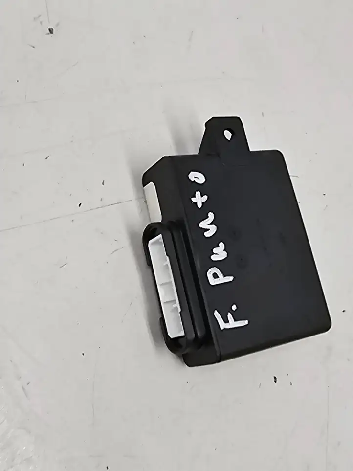 Fiat Punto (199) (2005 - 2018) 10R023969 Реле крюка для прицепа — фото 2