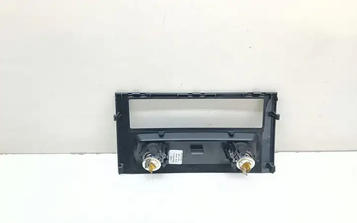 BMW 5 GT F07 (2010 - 2017) 9178351 Накладка прикуривателя — фото 2