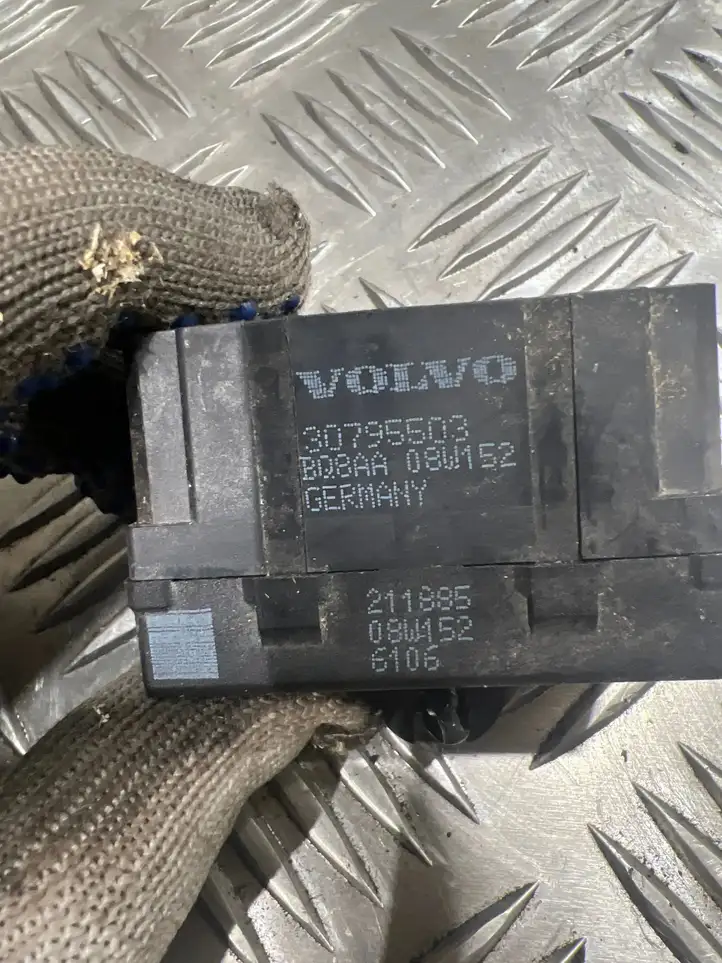 Volvo XC90 (2006 - 2014) 30795503 Реле обогрева — фото 4