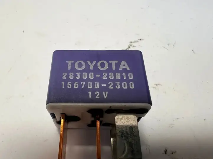 Toyota Corolla Verso AR10 (2004 - 2009) 2830028010 Другое реле — фото 3