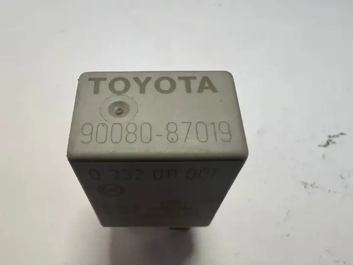 Toyota Corolla Verso AR10 (2004 - 2009) 9008087019 Другое реле — фото 3