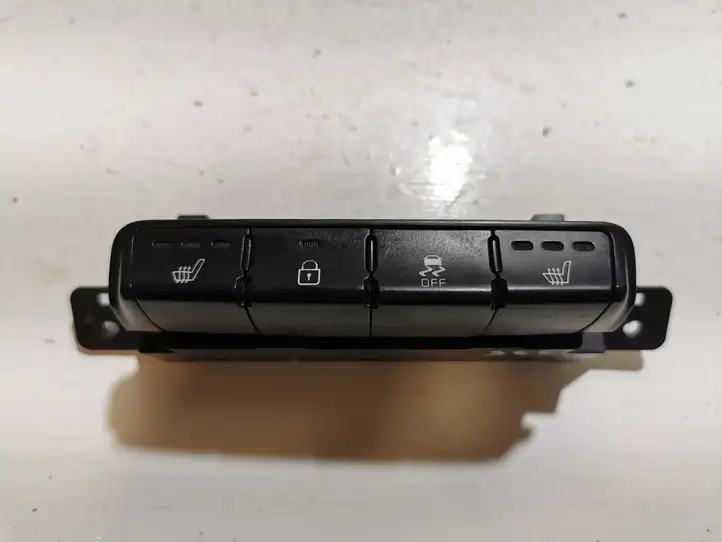 Kia Ceed (2010 - 2012) 93700A2000 Включатель обогрева — фото 1