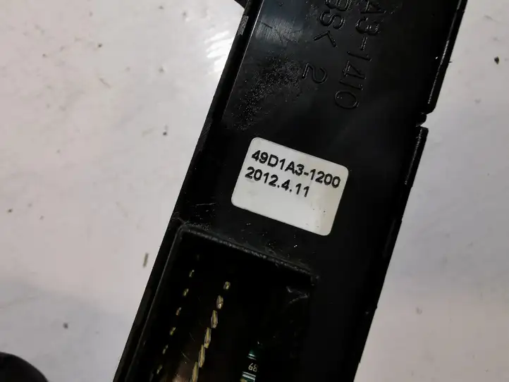 Kia Ceed (2010 - 2012) 93700A2000 Включатель обогрева — фото 3